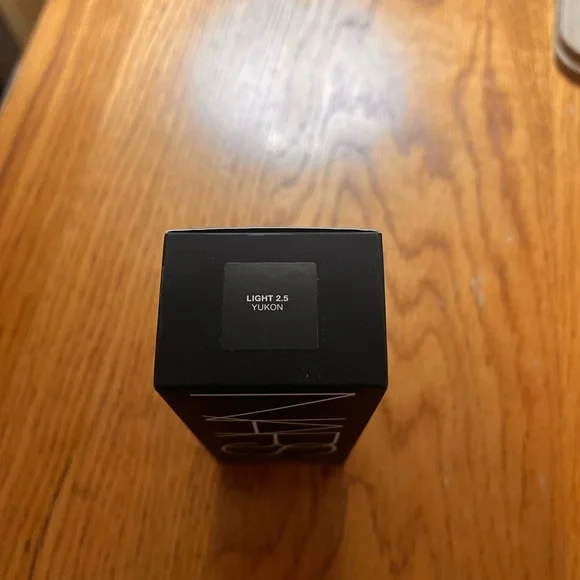 NARS Light Reflecting Foundation - Shade Yukon 2.5 - Picture 4 of 5
